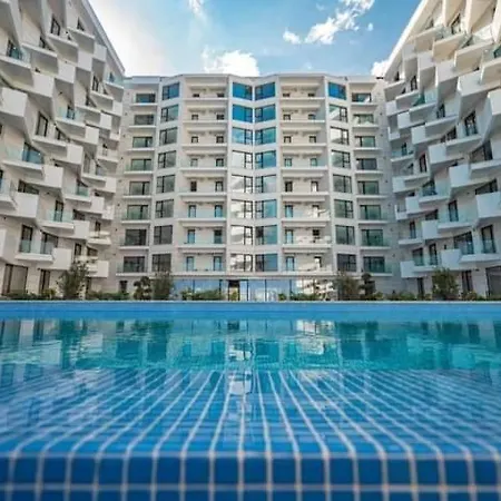 Infinity Pool - Pool & Apartment *
