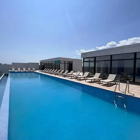 Infinity Pool - Pool & Apartment *