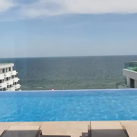 Infinity Pool - Pool & Apartment